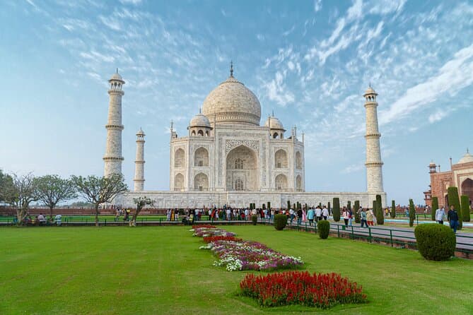 Taj Mahal and Agra Fort along the Yamuna river